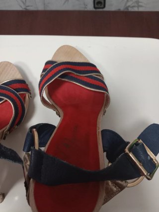 Sandalias de tacón con tiras