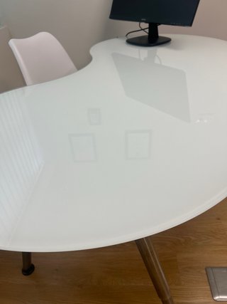 Mesa de cristal blanca forma original