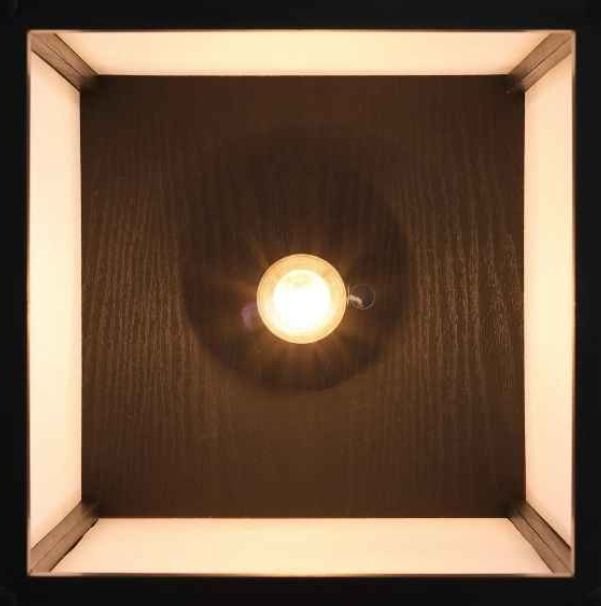 Lampada da terra in legno con 3 ripiani