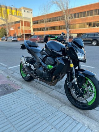 Kawasaki Z750 Negra y Verde