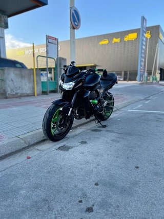 Kawasaki Z750 Negra y Verde