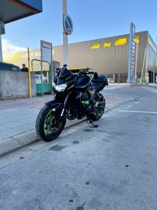 Kawasaki Z750 Negra y Verde