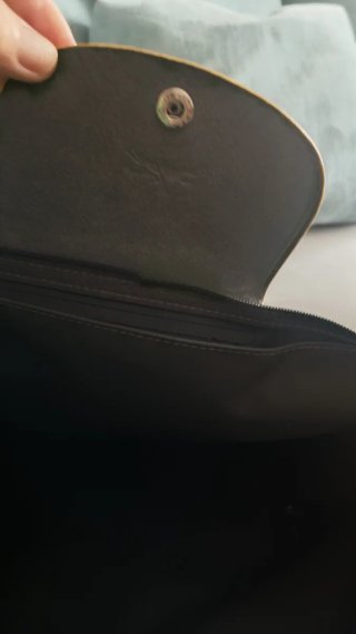 Bolsa de mano en gris remates amarillos