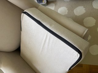 Sillón balancín tapizado beige