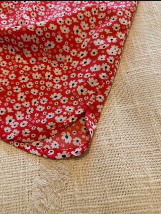 Blusa estampada flores roja y blanca