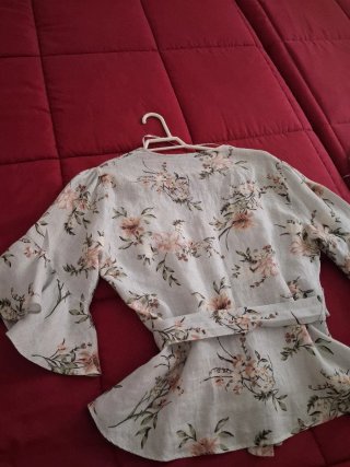Blusa Zara Lino Estampada Talla S. Azul y estampad