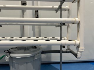 Sistema Hidropónico NFT Vertical para 128 plantas