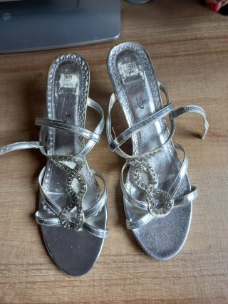 Sandalias plateadas tacón talla 40