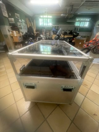 Mueble expositor cristal y aluminio