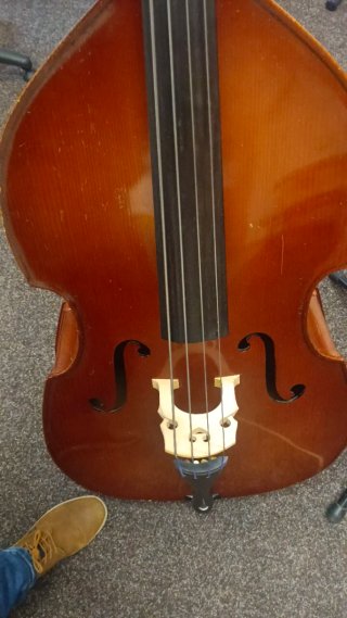 Contrabajo 1/8 tapa maciza