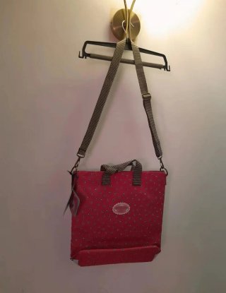 Bandolera con dibujo de niña y zorro
