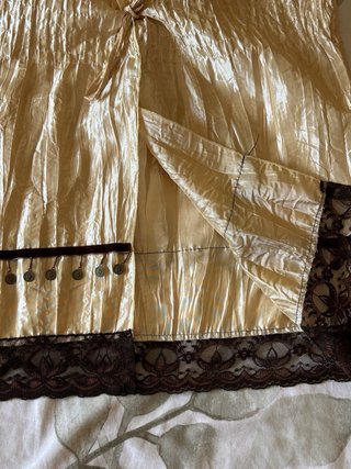 Blusa vaporosa con encaje y detalles