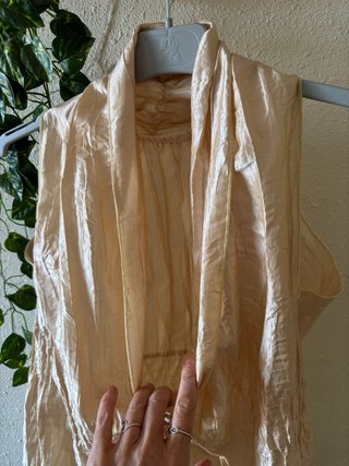 Blusa vaporosa con encaje y detalles