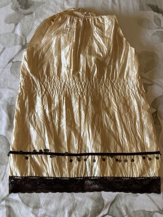 Blusa vaporosa con encaje y detalles