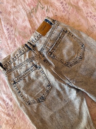 Pantalones vaqueros desgastados