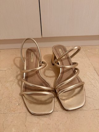 Sandalias de fiesta doradas