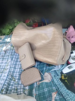 Bolso y cartera efecto piel cocodrilo
