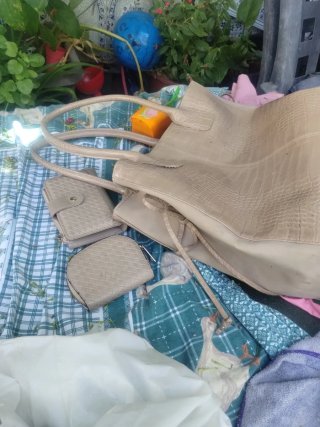 Bolso y cartera efecto piel cocodrilo