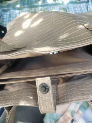 Bolso y cartera efecto piel cocodrilo
