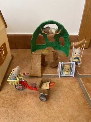 Casa Sylvanian Families con figuras y accesorios