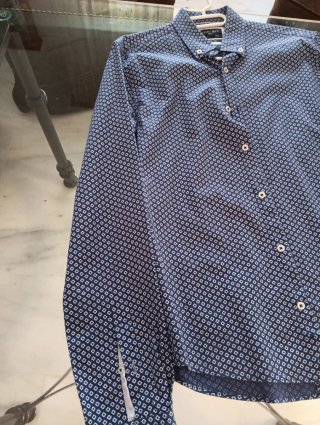 Camisa azul estampada manga larga