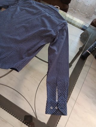 Camisa azul estampada manga larga