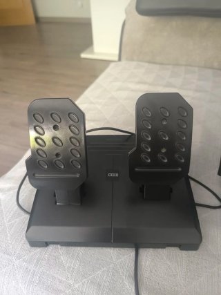 Volante Hori PS4 con Pedales