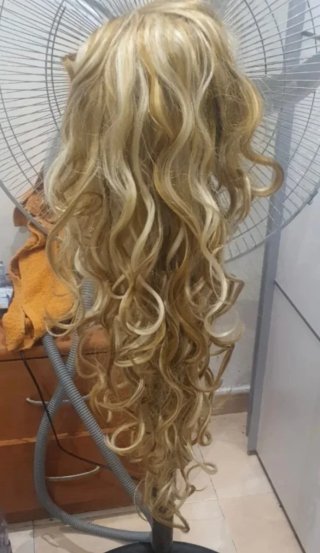 Peluca rubia larga con mechas