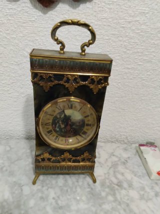 Reloj de sobremesa antiguo decorativo