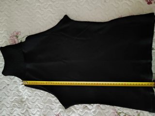 Jersey negro cuello alto y sin mangas Bershka TM