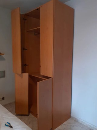 Armario de madera para dormitorio