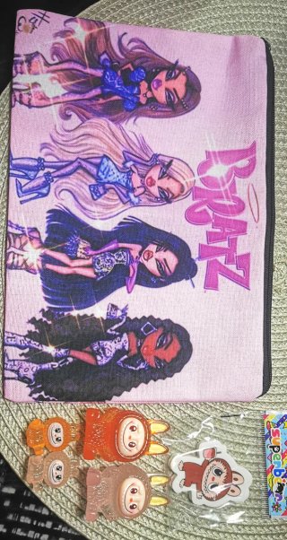Neceser Bratz y figuras luminosas