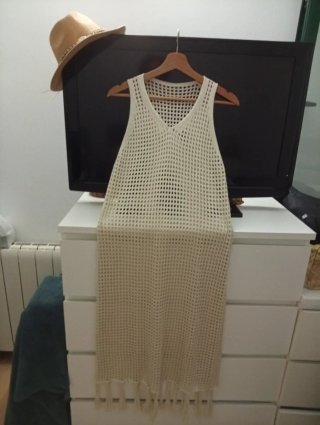 Vestido de verano de crochet beige