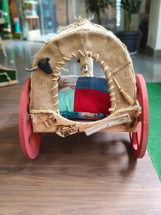 Cama y Rascador para Gatos Estilo Carro Vaquero