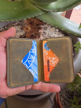 Mini cartera de cuero verde caqui