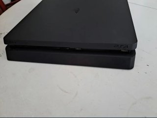 Play S4 Slim 2018  500GB con mando