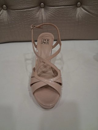Sandalias charol nude tacón plataforma