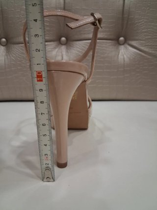 Sandalias charol nude tacón plataforma