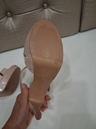 Sandalias charol nude tacón plataforma