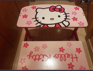 URGE! Mesa Baúl Infantil Hello Kitty