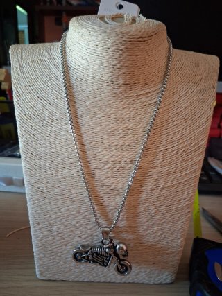 Collana da uomo con ciondolo moto teschio
