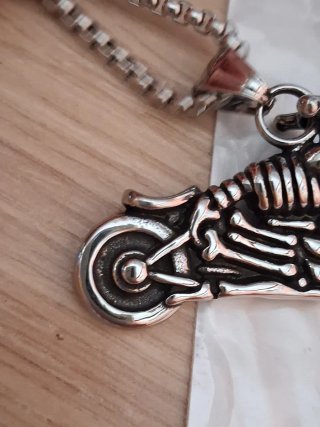 Collana da uomo con ciondolo moto teschio