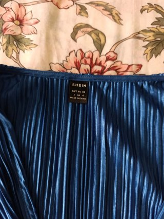 Top corto SHEIN azul petróleo