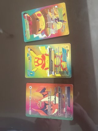 Lote Cartas Pokémon Charizard y Pikachu
