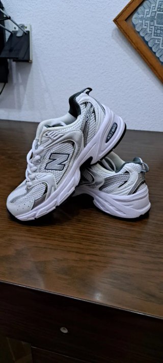 New Balance 530 Bambas Plata y Blanco