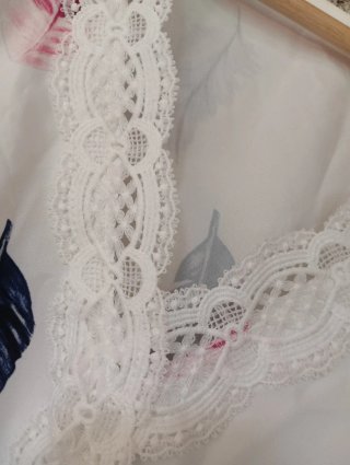 Blusa blanca con estampado de plumas 3XL