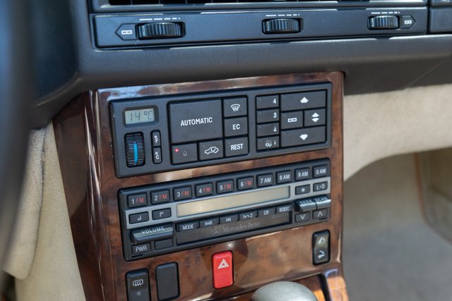 Mercedes-Benz  SL 300 R129