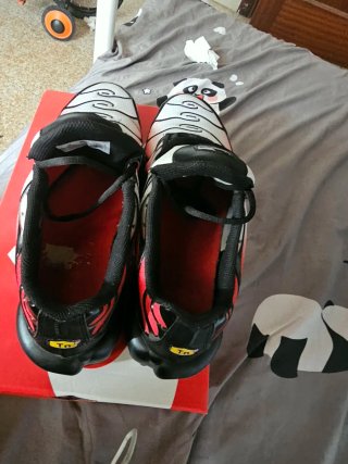 Zapatillas Nike Air Max Plus TN Negras Rojas