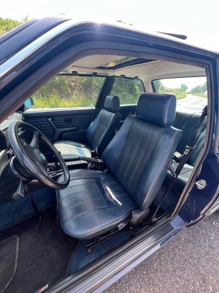 BMW e30 323i