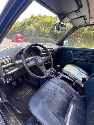 BMW e30 323i